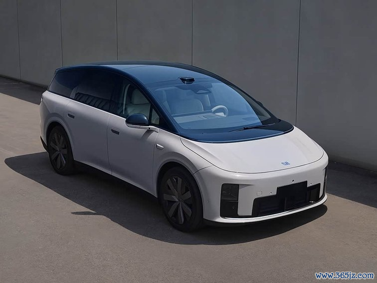 新款理思i8讲演图:半避讳式门把手+250kW后驱,单电机版